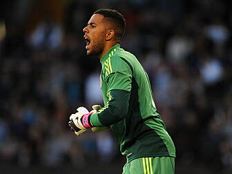 Millwall keeper pulls off incr...